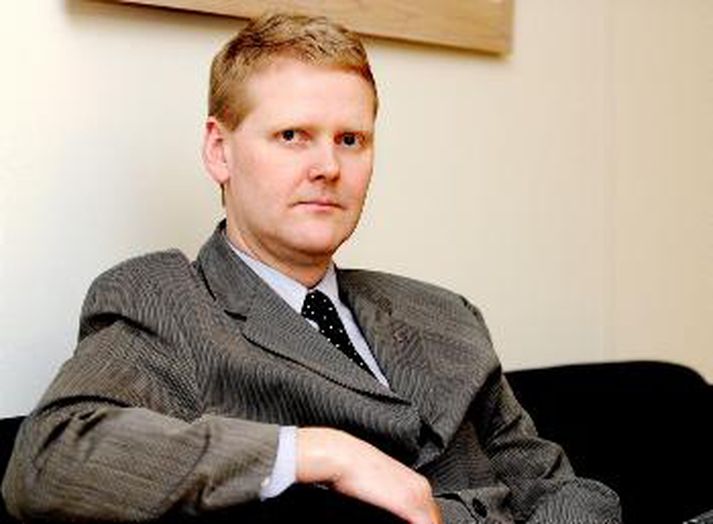 Fleiri en eitt símafyrirtæki geta boðið upp á nýja langdræga farsímakerfið sem tekur við af NMT árið 2008.