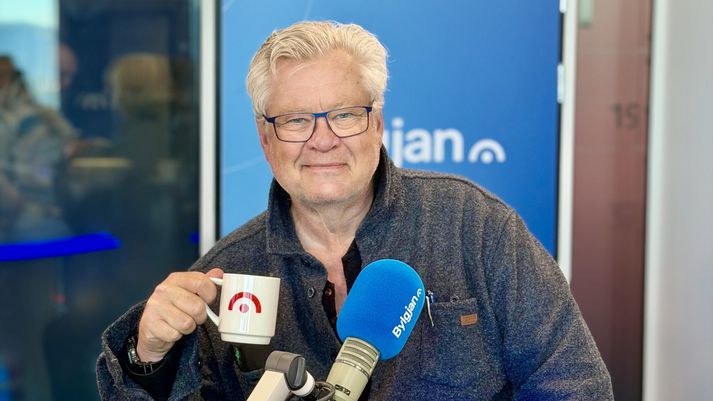 Stefán Jón er fyrrverandi dagskrárstjóri Rásar 2 og var fljótur að grípa til varna fyrir sinn fyrrverandi vinnustað.
