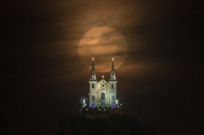 Svona blasti ofurmáninn við íbúum Rio de Janeiro í Brasilíu.