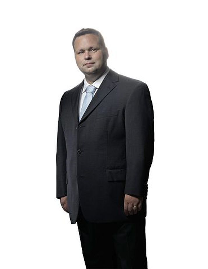 Hófsamar kröfur Paul Potts fer fram á að fá tvo kalda íslenska bjóra til að svolgra í sig þegar hann stígur niður af sviðinu í Laugardalshöll. Tónleikahaldara bíður það vandasama verk að velja rétta bjórinn.