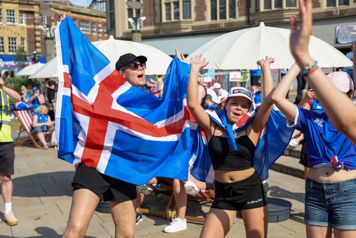 Stuðningsmenn íslenska kvennalandsliðsins skemmtu sér vel á EM í Englandi í sumar.