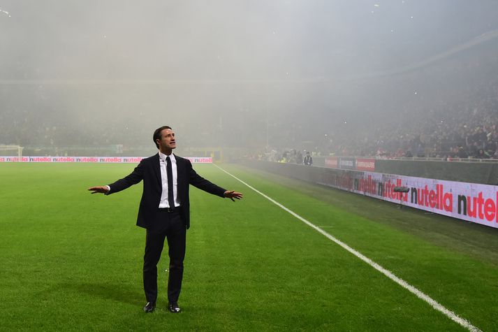 Niko Kovac biðlar til stuðningsmanna Króatíu í gær um að hegða sér almennilega.