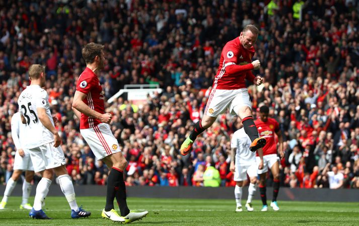 Wayne Rooney fagnar marki á móti Swansea um síðustu helgi.