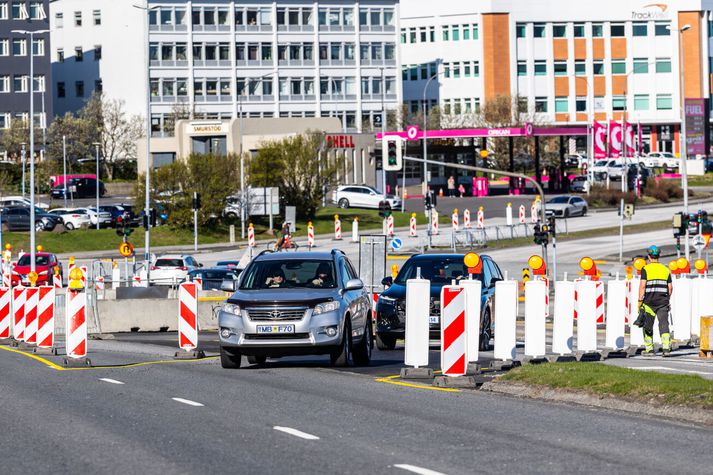 Tilkynnt hefur verið um stórar uppsagnir í maímánuði sem ekki eru enn komnar fram í atvinnuleysistölum.