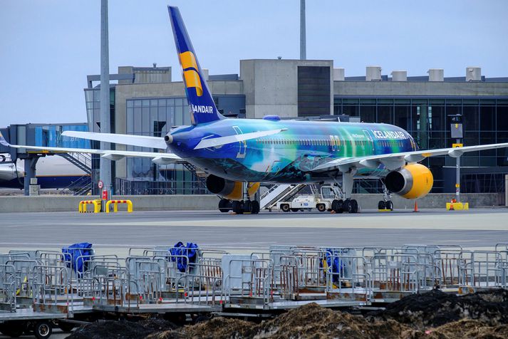 Flugvél Icelandair á Keflavíkurflugvelli.