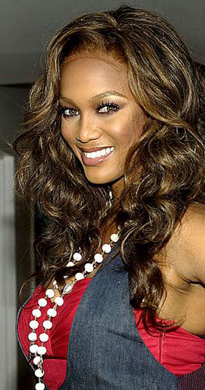 Ættbálkadrottning í nígeríu?
Tyra Banks fékk bónorð frá ættbálkakonungi í Nígeríu í gegnum spjallþátt Larry King.