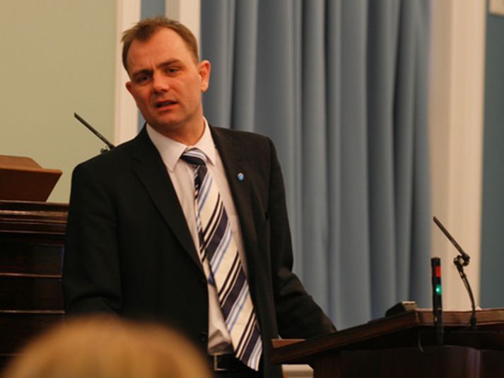 Sigurjón átti sæti á Alþingi á árunum 2003-2007. Hann er mikill sjósundmaður og tekur reglulega spretti í sjónum.