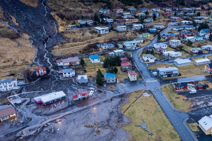 Loftmyndir frá Seyðisfirði sýna greinilega þá eyðileggingu sem varð eftir skriðuföllin í desember.