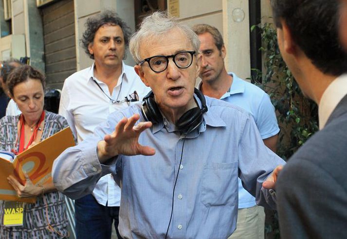 Woody Allen og Martin Scorsese eru meðal þeirra þungavigtarmanna sem þykja líklegir til að hreppa Óskarstilnefningu í lok janúar. Meðal annarra má nefna leikstjórann Alexander Payne, Stephen Daldry og David Fincher sem allir hafa verið tilnefndir en aldrei farið heim með styttuna góðu í farteskinu.
