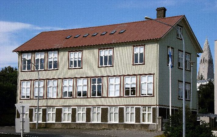 Sjóðurinn er hýstur hjá Kennarasambandinu í gamla Kennaraskólanum. Það gæti breyst ef samskipti sjóðsstjórnarinnar og sambandsins batna ekki.
