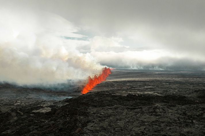 Hættumat Veðurstofunnar byggir á ýmsum gögnum sem stöðugt eru uppfærð. Í hættumatinu sem kom út í dag var stuðst við ný gögn sem tengjast sprunguviðgerðum innan Grindavíkur sem eru langt komnar. 
