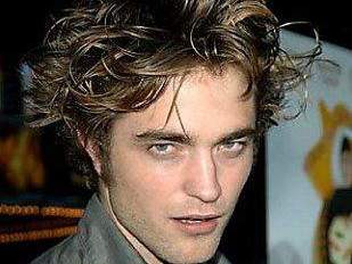 Átrúnaðargoð ungra stúlkna Robert Pattison sló í gegn sem vampíran Edward í kvikmyndinni Twilight.