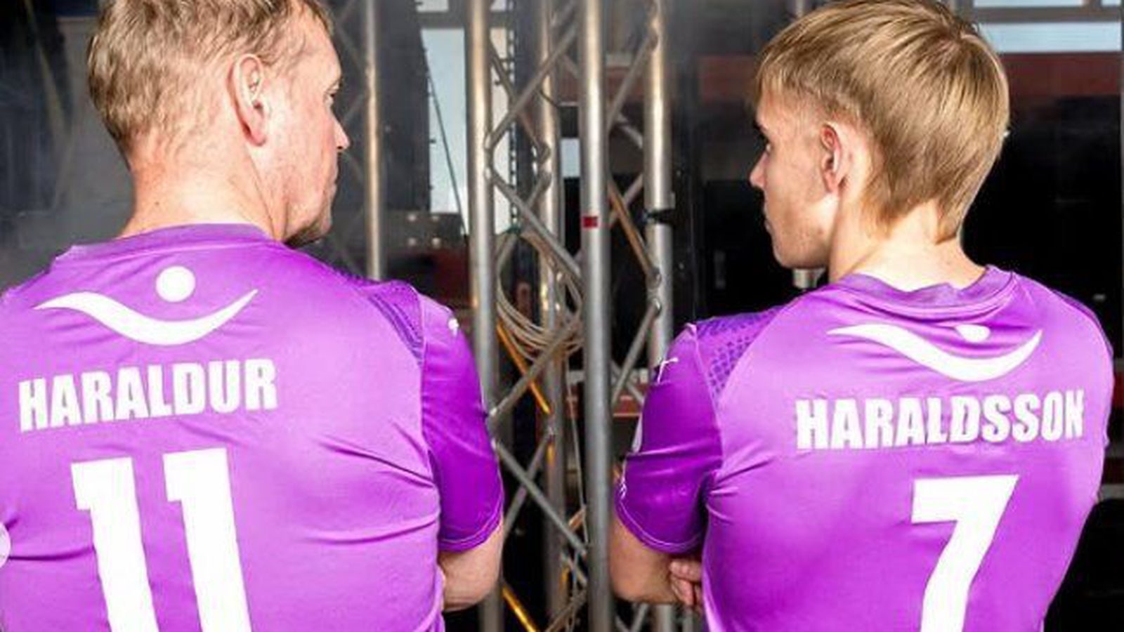 Gulir og glaðir orðnir fjólu­bláir aftur