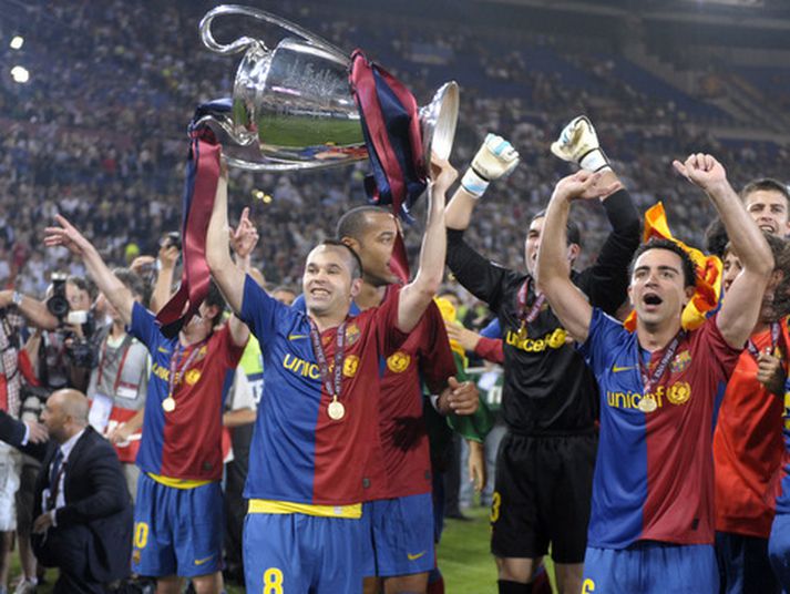 Andres Iniesta fagnar hér sigri Barcelona í Meistaradeildinni.