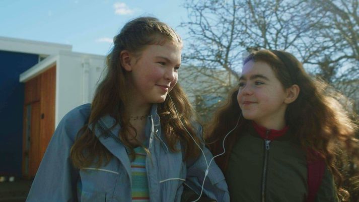 Agata Árnadóttir Coadou og Melkorka Björk Iversen fóru með aðalhlutverkin í stuttmyndinni.