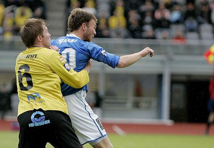Helgi Pétur í baráttunni með ÍA sumarið 2008.