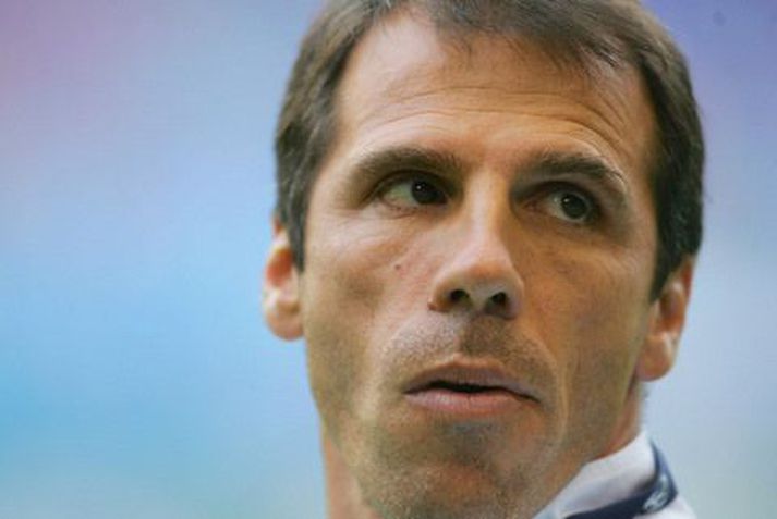 Gianfranco Zola, knattspyrnustjóri West Ham, gæti þurft að selja leikmenn nú í janúar.