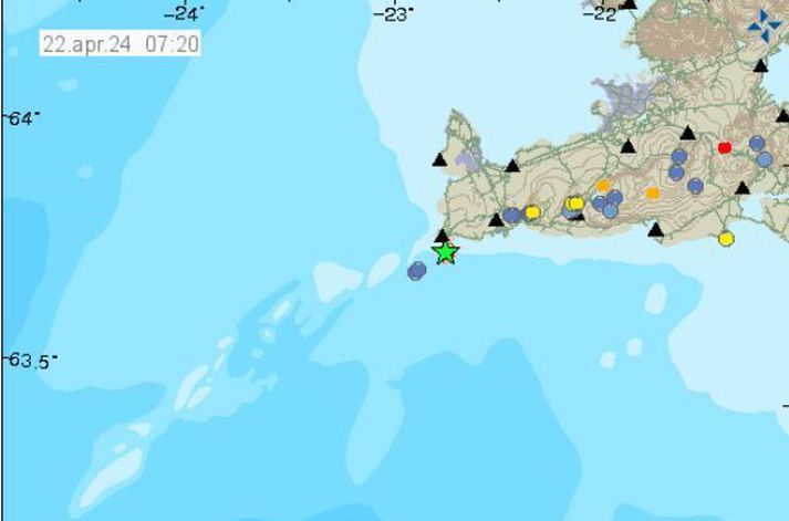Nokkrir minni skjálftar hafa fylgt í kjölfar skjálftans klukkan 4:54. 