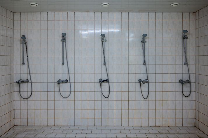 Heitt vatn verður ekki aðgengilegt í almenningssturtum í Hannover í Þýskalandi. Mynd tengist frétt ekki beint.
