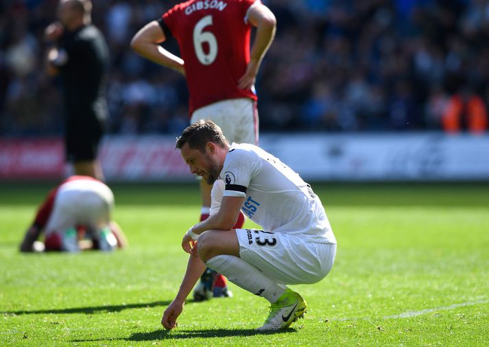 Gylfi Þór Sigurðsson svekktur eftir enn einn leikinn sem Swansea mistókst að skora í. Velska liðið þarf sárlega á mörkum frá íslenska landsliðsmanninum að halda á lokasprettinum.