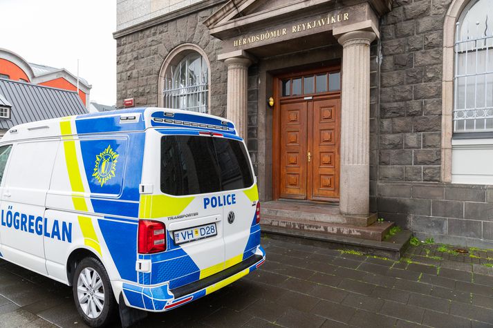 Alls voru 105 mál bókuð í kerfum lögreglu frá klukkan 5 til 17 í dag en einungis er greint frá nokkrum þeirra í tilkynningunni.