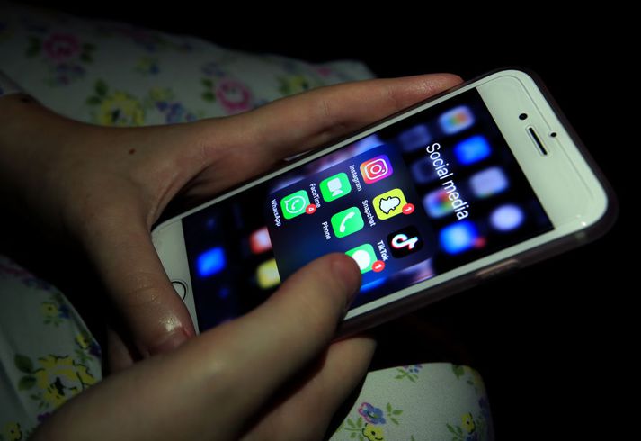 Maðurinn hafði samband við stúlkurnar í gegnum samfélagsmiðilinn Snapchat. 