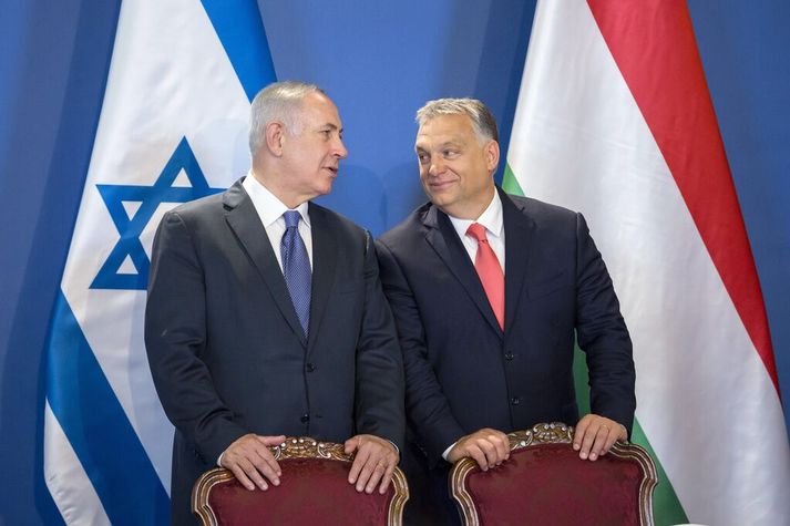 Viktor Orban, forsætisráðherra valdboðsstjórnar Ungverjalands, (t.h.) og Benjamín Netanjahú, forsætisráðherra Ísraels, (t.h.) á góðri stundu fyrir nokkrum árum.