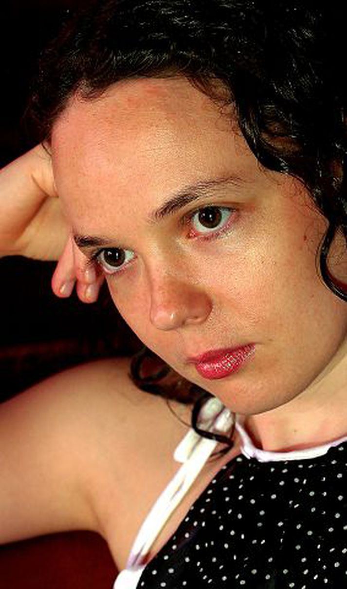 Guðrún Eva Mínervudóttir rithöfundur.Í kvöld verður rætt um bókmenntir og sársauka.