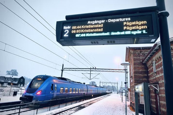 Lestarsamgöngur hafa legið niðri víða á Skáni í dag vegna rafmagnsvandræða.