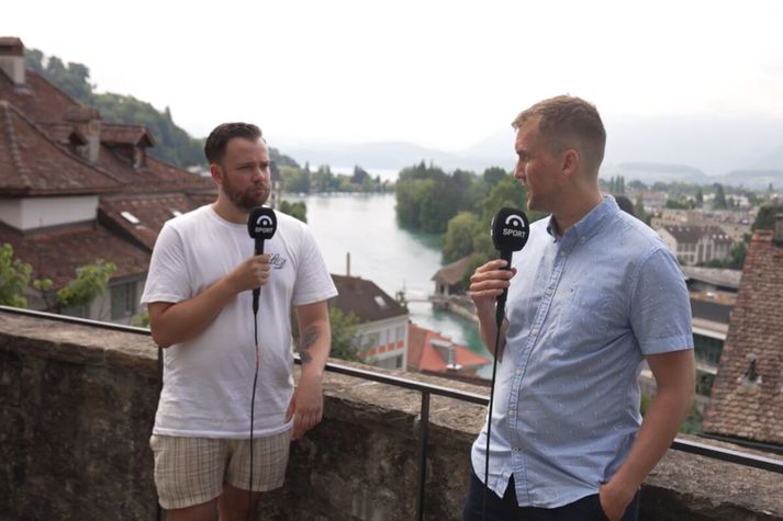 Aron Guðmundsson og Sindri Sverrisson, íþróttafréttamenn Sýnar fóru yfir málefni líðandi stundar á EM í Sviss í dag. 
