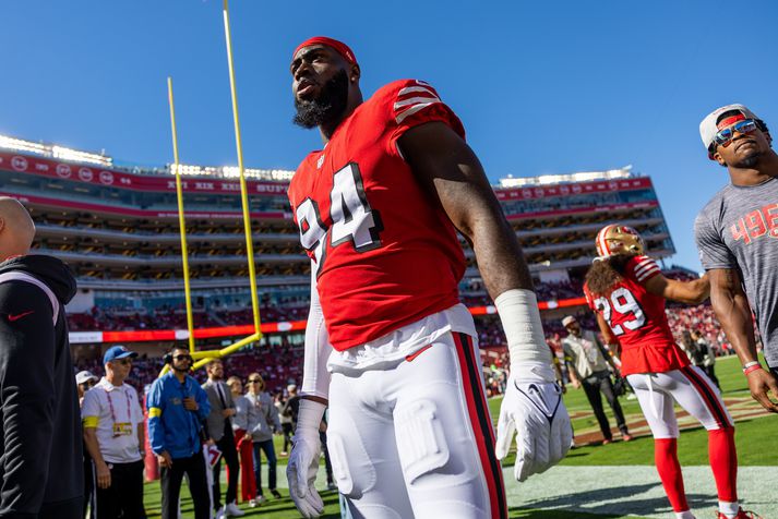 Charles Omenihu er mjög öflugur leikmaður og lykilmaður í sterkri vörn San Francisco 49ers liðsins.