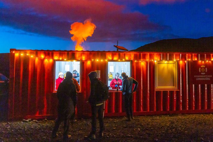 Loksins er komin þjónusta við gosstöðvarnar. Svangir ferðalangar kunna vel að meta það að geta fengið sér eitthvað í gogginn og heitt í kroppinn eftir göngu að eldgosinu.