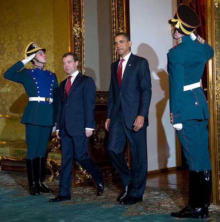 Bandaríkjanna og Rússlands í Kreml Barack Obama gekk á fund Dmitrí Medvedev í gær til að koma samskiptum ríkjanna í gang á ný.fréttablaðið/AP