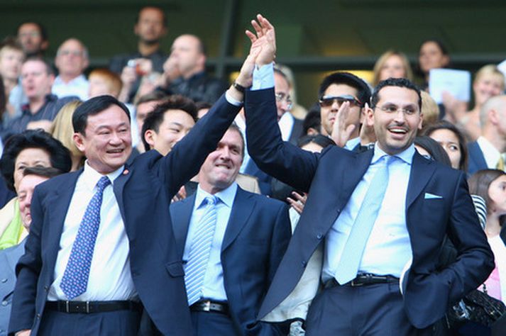 Thaksin Shinawatra og Khaldoon Al Mubarak, fráfarandi og verðandi stjórnarmaður City.