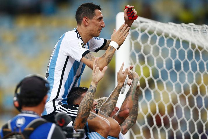 Ángel Di María fagnar sigrinum á Brasilíu.