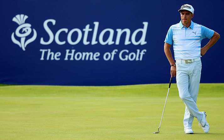 Rickie Fowler hefur leikið vel í Skotlandi.