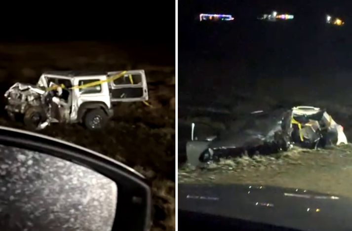 Frá vettvangi á tíunda tímanum í gærkvöldi. Þá var vinnu á vettvangi lokið og búið að setja gult lögreglulímband á bílflökin.