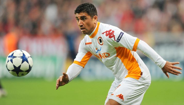 David Pizarro í leik með Lazio.