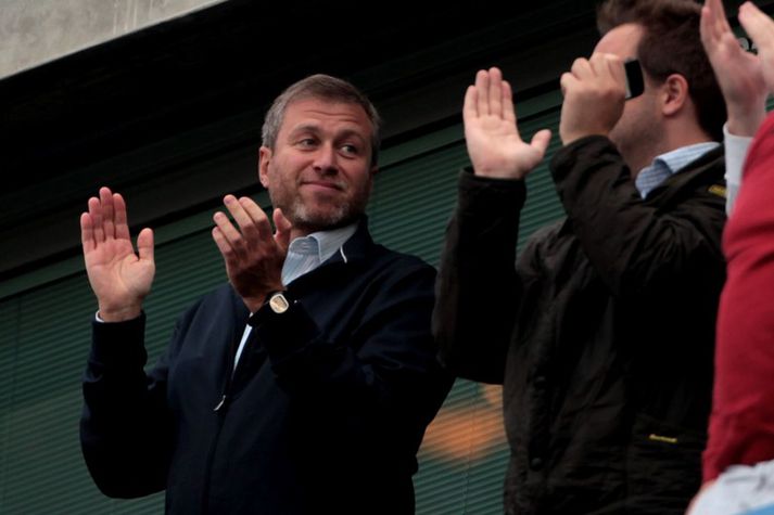 Roman abramovich, eigandi Chelsea, þarf að grynnka á skuldum félagsins ef hann ætlar ekki að missa stig í framtíðinni.