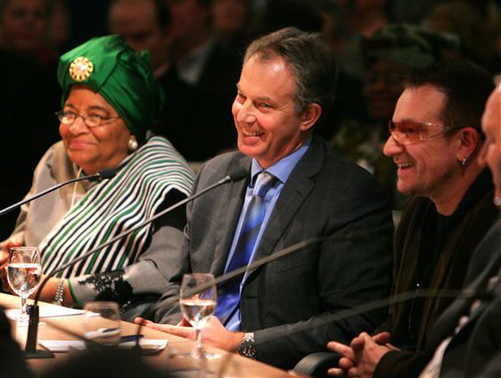Tony Blair í miðjunni, Bono, söngvari hljómsveitarinnar U2 (t.h.) og Ellen Johnson Sirleaf, forseti Líberíu, á World Economic Forum.