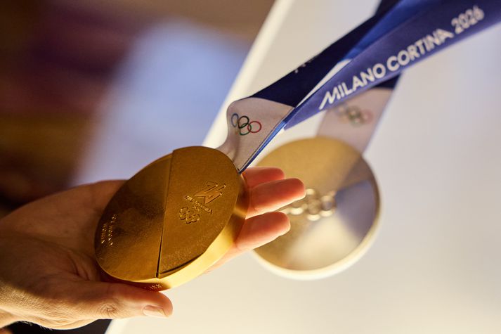 Svona líta gullverðlaunin út á Vetrarólympíuleikunum í Mílano og Cortina 2026.