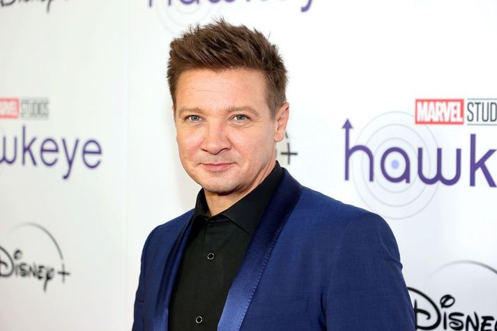 Hinn 51 árs gamli Renner hefur verið tilnefndur til Óskarsverðlauna í tvígang; fyrir hlutverk sín í myndunum Hurt Locker og The Town. 