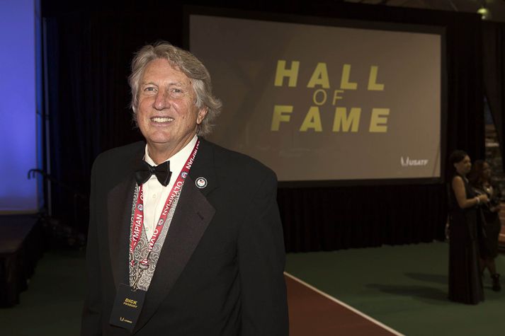 Dick Fosbury var maðurinn sem breytti hástökki til frambúðar. Hann lést í gær, 76 ára að aldri.