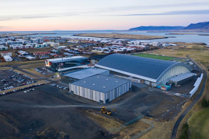 Leggja má í almennu bílastæðin í þrjár klukkustundir.