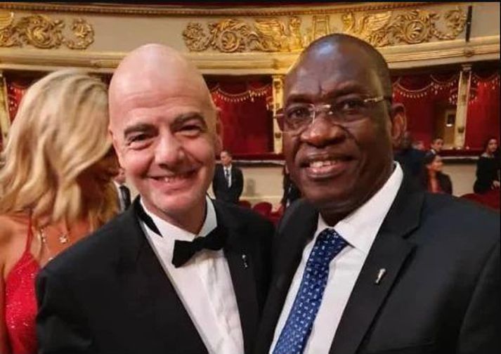 Mamatou Touré, formaður malíska knattspyrnusambandsins, ásamt Gianni Infantino, forseta FIFA, á góðri stundu.