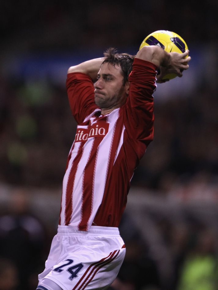 Rory Delap tók að venju mörg innköst í liði Stoke gegn Liverpool í gær.