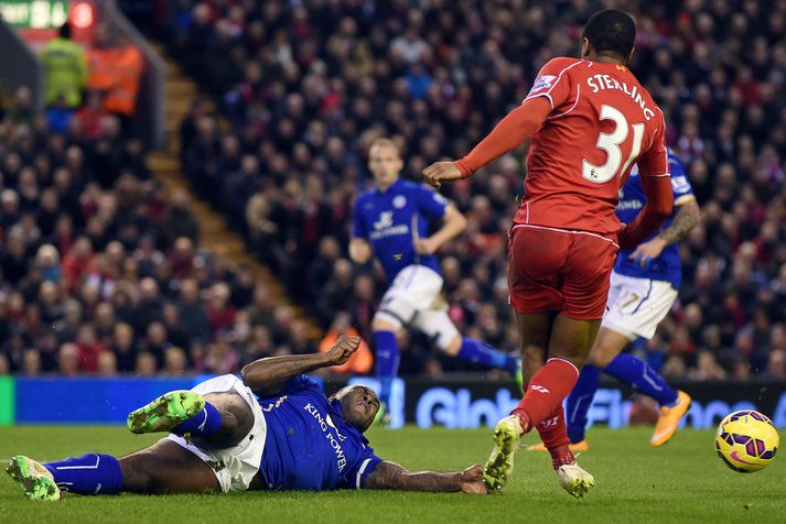 Wes Morgan fékk boltann í andlitið.