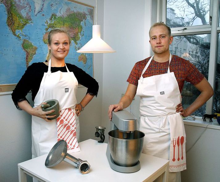 Pylsugerðin opnar í dag samnefndan veitingastað. Tvö af hópnum eru Þórunn Hannesdóttir og Unnsteinn Jóhannsson.