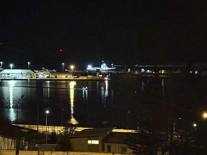 Ungur maður undir tvítugu var við stýri.