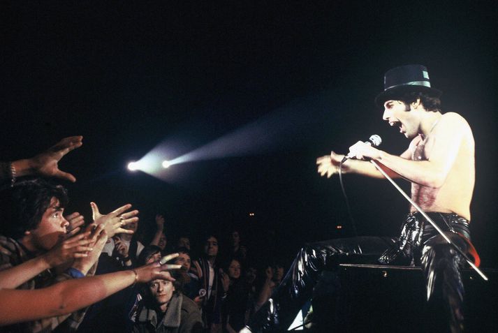 Einhvern veginn svona er stemmingin í laginu Don't Stop Me Now en flestir lesendur hafa líklegast heyrt það lag. nordicphotos/getty